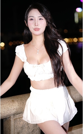 性感的白裙美女【套图+视频】
