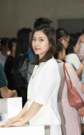 白色套装裙 [107P-2.08GB]