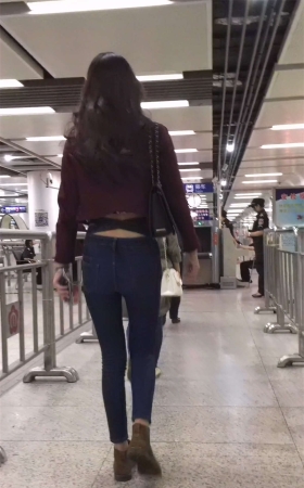 背带交叉紧牛