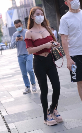 丰腴抹胸美女 [13P]