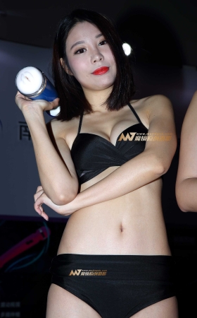 成人展黑色比基尼 [21P]