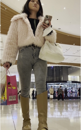 高靴蓝牛美女