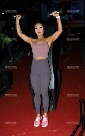 紧身瑜伽裤美女健身 [17P]