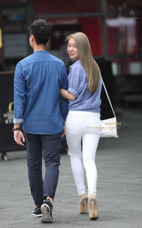 阿奔.2015.10.06.休闲T恤 白裤 高跟.17p [17P]