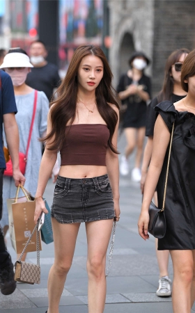 黑色热裤美腿凉高