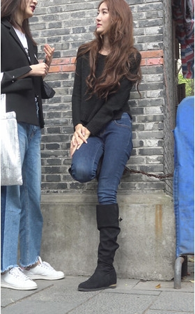 漂亮的小蛮腰美女