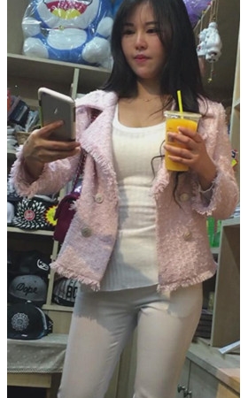 漂亮的白裤微透美女