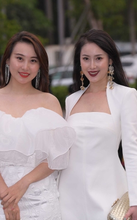 白色 [15P]