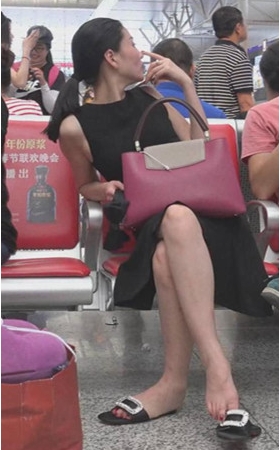 黑裙美足