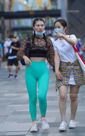 紧身运动裤 彰显凹凸有致的身材 [26P]