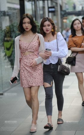 紧牛小姐姐 [17P]