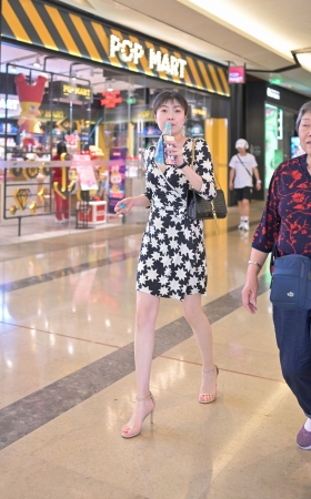 连衣裙高跟美腿好诱惑