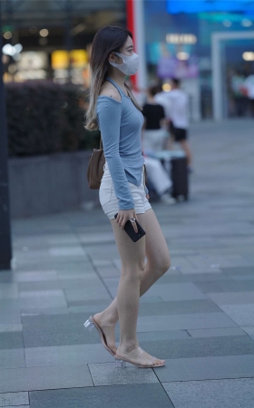 白色牛仔短裤