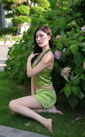 果绿色套装裙