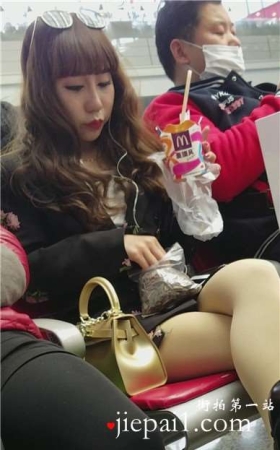 4k-肉色丝袜美腿美女打扮时尚前卫