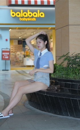一始街拍作品 热裤小妹