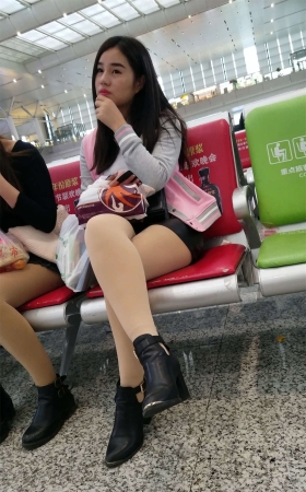 灰色毛衣肉丝黑裸靴尤物