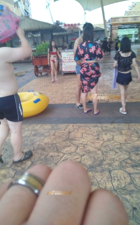 红色比基尼 [21P]
