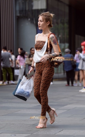 高贵少妇尽显迷离姿态 [23P]