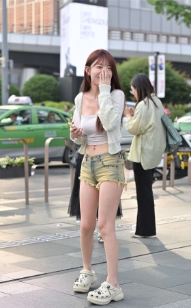 清秀短裤小妹