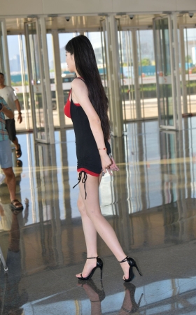 红色小背心，性感美女