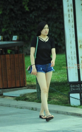 2016-06-29又白又嫩的美腿短裤翘臀妹妹52张 [37P]