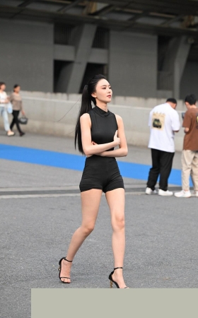 黑色连体衣翘屯美女3A8356[1.84G]