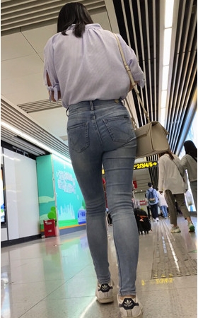 高腰蓝牛妹子
