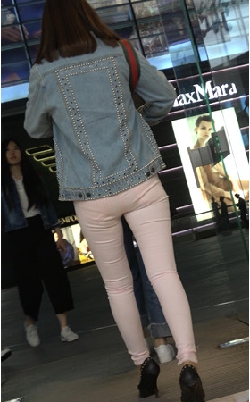 街拍两组粉裤和牛仔MM