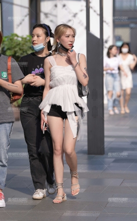 逆光de热裤玉腿女孩 [24P]
