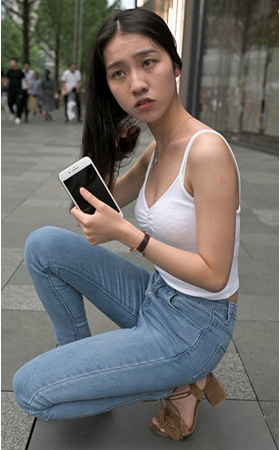 吊带牛仔小姐姐(44P)