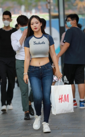 性感牛仔裤美女