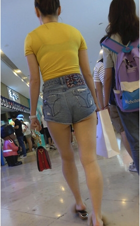 黄衣高腰热裤月牙美女