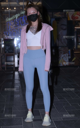 夜拍之浅蓝紧身 [23P]