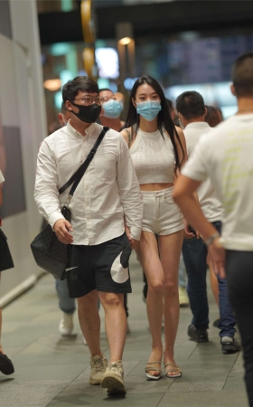 立体镂空针织气质美女