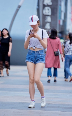 热裤，裸腿，运动鞋（16） [16P]