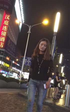 牛仔超圆美臀漂亮美少妇