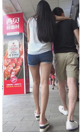 牛仔短裤长腿小姐姐