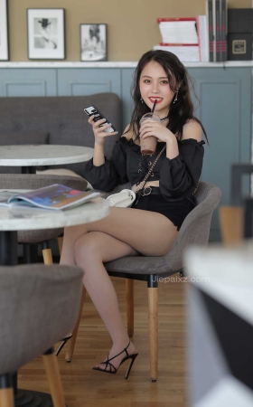 凯恩★黑色热裤美腿小姐姐【套图+视频】<font color=red> [10P]</font>