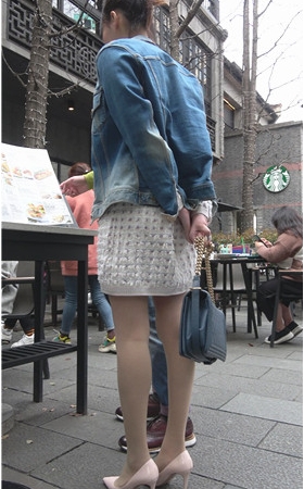 肉丝白裙美女