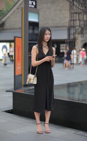 黑色裙女友