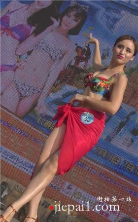 4k-大红碎花好身材泳装MM