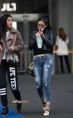 高冷美眉 抽烟的女孩你喜欢吗 [22P]
