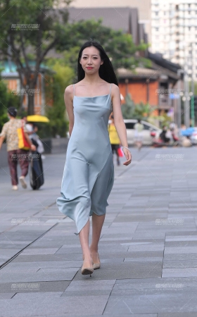 吊带裙美女，搭讪拍一下 [21P]