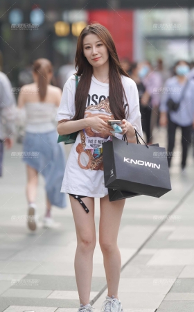 清秀美眉 [23P]