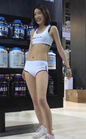 4K-极品紧身白热裤大长腿两美女第一部MJ038[3.14G]