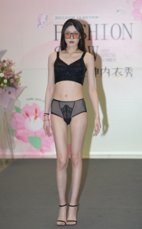 2023三八女神节，大长腿的美女