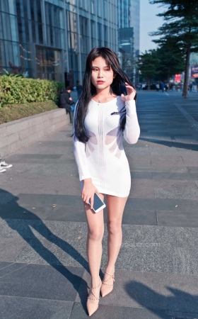 御风街拍★包臀紧身短裙效果的肉丝美女【套图+视频】<font color=red> [10P]</font>