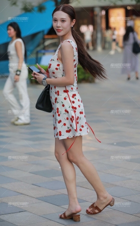 搭讪短裙美女 [33P]