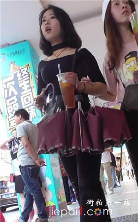 紧身黑色牛仔裤丰臀美女。[1.03 GB]